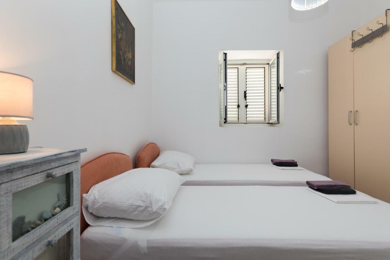 The View Apartment Мимице Екстериор снимка