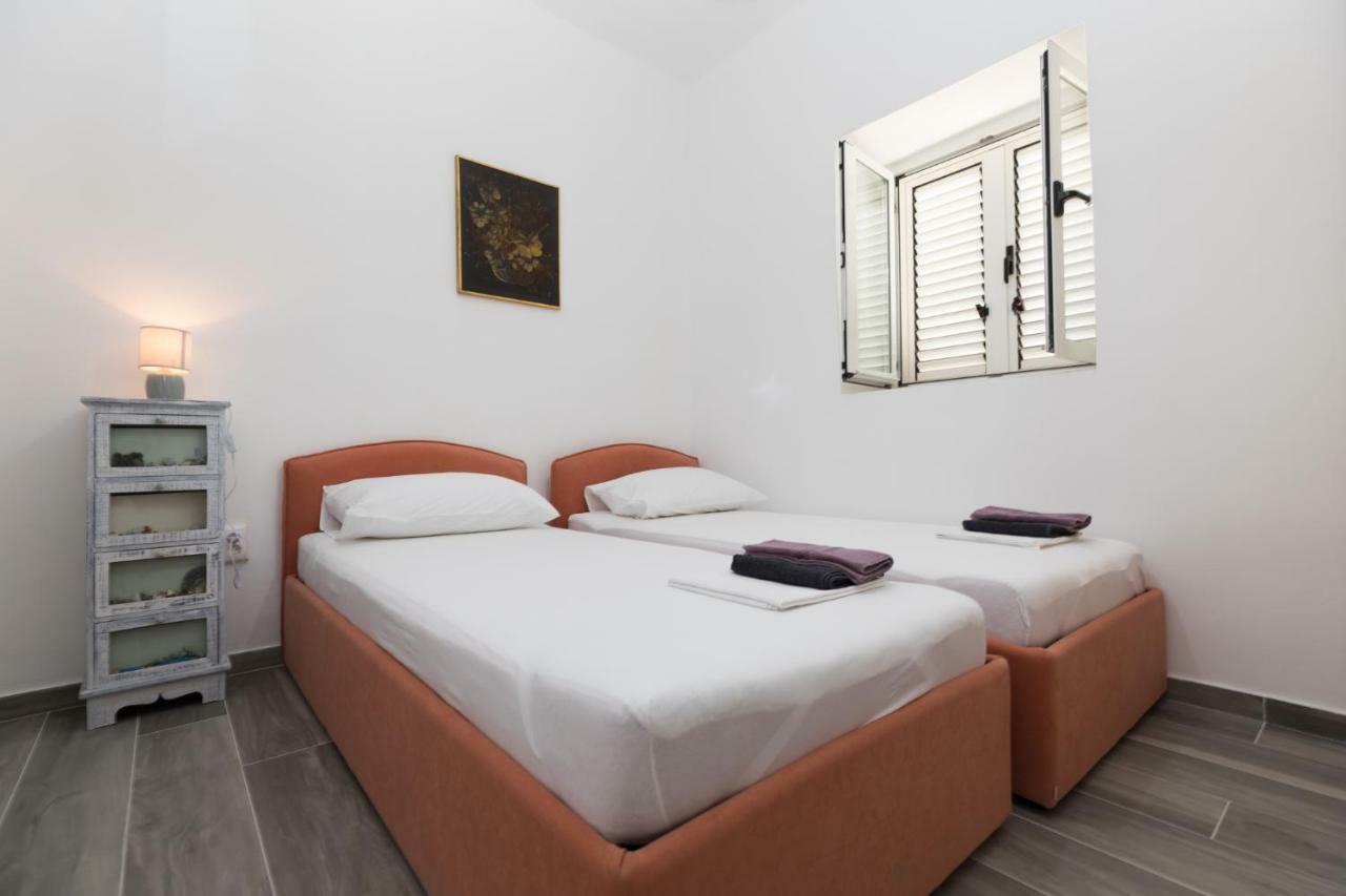 The View Apartment Мимице Екстериор снимка